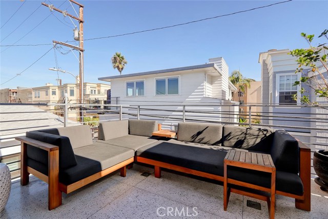 3215 Vista Drive, Manhattan Beach, California 90266, 3 Bedrooms Bedrooms, ,3 BathroomsBathrooms,Residential,Sold,Vista,SB20078547