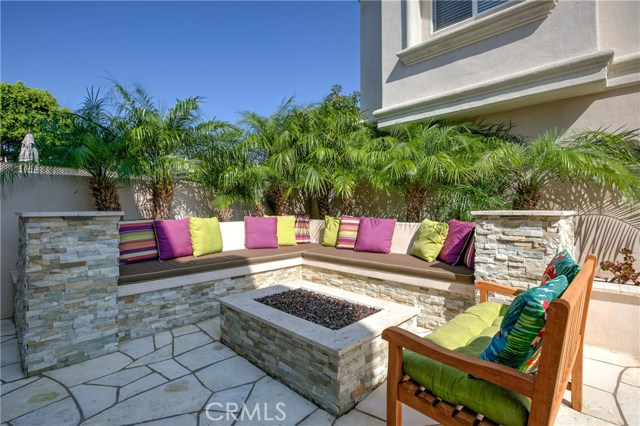 Built In Sitting Area With Gas Fireplace