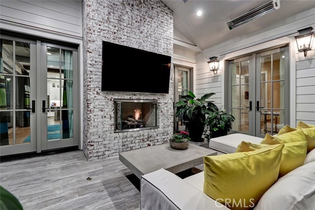 Cozy Sitting Area adjacent to Pool and Family Room