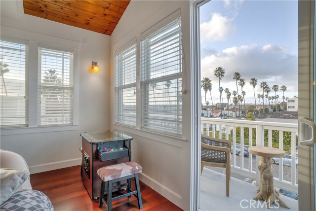 202 Avenue H, Redondo Beach, California 90277, 4 Bedrooms Bedrooms, ,3 BathroomsBathrooms,Residential,Sold,Avenue H,SB18040165