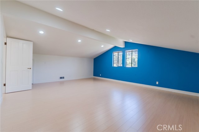 Spacious upstairs bonus room