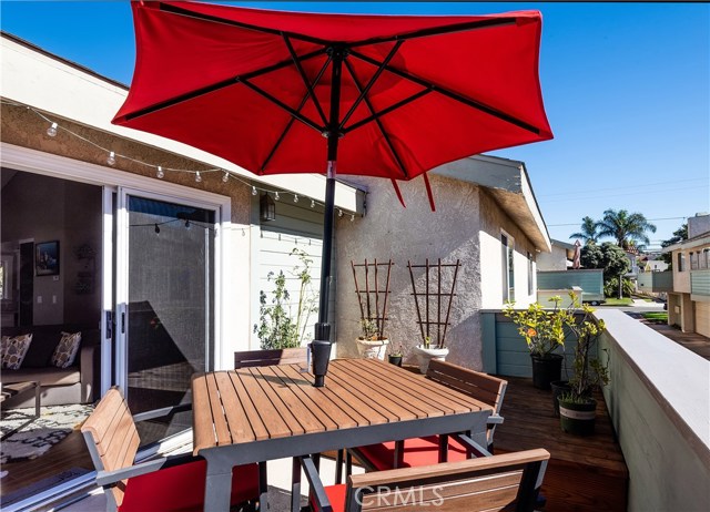 211 Helberta Avenue, Redondo Beach, California 90277, 2 Bedrooms Bedrooms, ,2 BathroomsBathrooms,Residential,Sold,Helberta,SB19015019