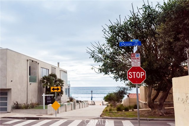 116 26th Street, Manhattan Beach, California 90266, 2 Bedrooms Bedrooms, ,2 BathroomsBathrooms,Residential,Sold,26th,SB21017134