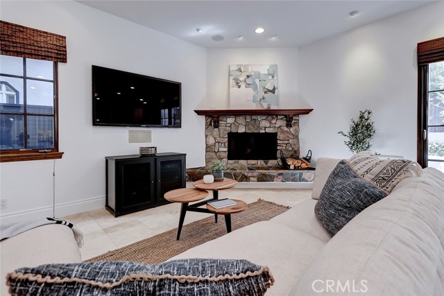 3212 Maple Avenue, Manhattan Beach, California 90266, 5 Bedrooms Bedrooms, ,2 BathroomsBathrooms,Residential,Sold,Maple,SB21060468