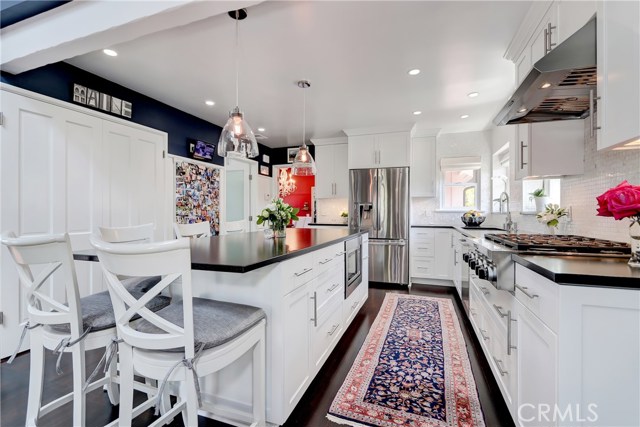 668 36th Street, Manhattan Beach, California 90266, 3 Bedrooms Bedrooms, ,2 BathroomsBathrooms,Residential,Sold,36th,SB20089393