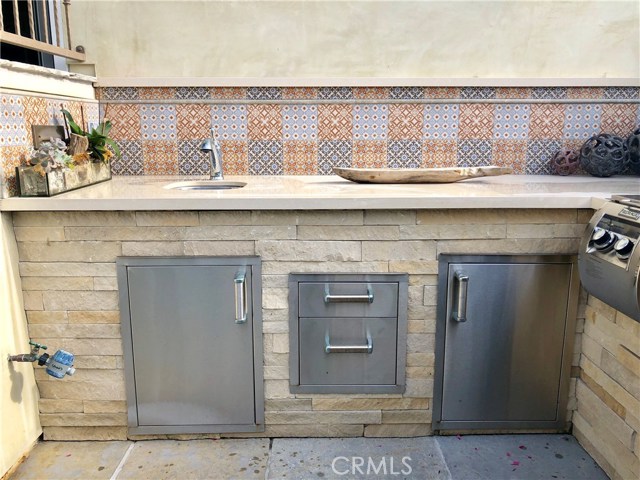 505 17th Street, Manhattan Beach, California 90266, 2 Bedrooms Bedrooms, ,2 BathroomsBathrooms,Residential,Sold,17th,SB19222936