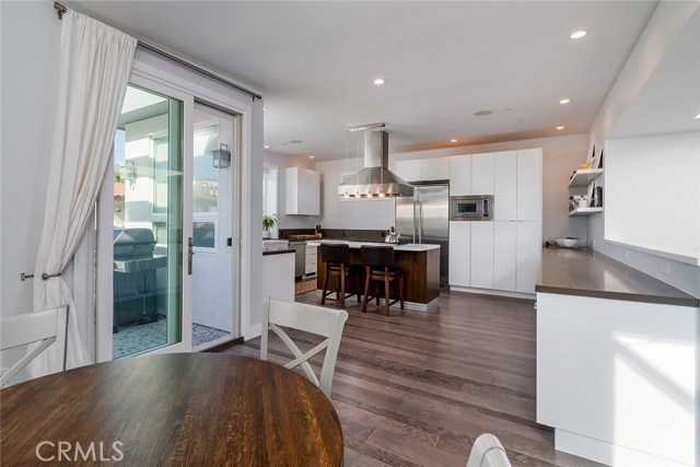 1072 7th Street, Hermosa Beach, California 90254, 4 Bedrooms Bedrooms, ,3 BathroomsBathrooms,Residential,Sold,7th,SB19164165