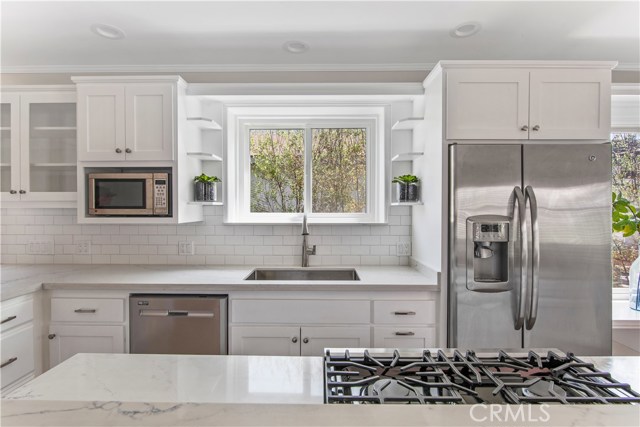 329 4th Street, Manhattan Beach, California 90266, 3 Bedrooms Bedrooms, ,2 BathroomsBathrooms,Residential,Sold,4th,SB20090773