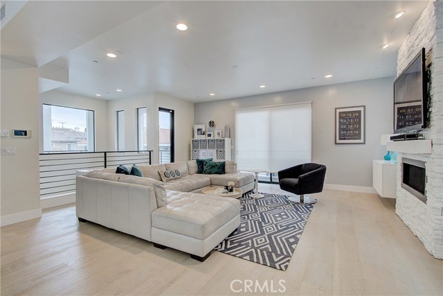 1921 Ruhland Avenue, Redondo Beach, California 90278, 4 Bedrooms Bedrooms, ,4 BathroomsBathrooms,Residential,Sold,Ruhland,SB20053880