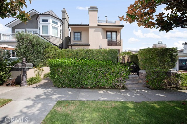 Photo of 702 Marigold Avenue, Corona del Mar, CA 92625