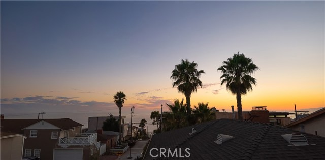 409 30th Street, Manhattan Beach, California 90266, 4 Bedrooms Bedrooms, ,2 BathroomsBathrooms,Residential,Sold,30th,SB20162447