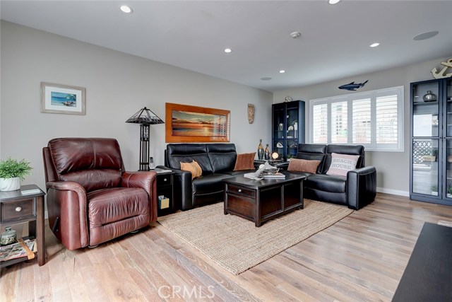 926 1st Street, Hermosa Beach, California 90254, 2 Bedrooms Bedrooms, ,2 BathroomsBathrooms,Residential,Sold,1st,SB20082752