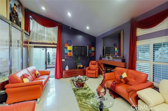 5 Bed Home for Sale in Hawthorne, California