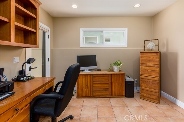 Ground level bedroom/office, with it's own entrance