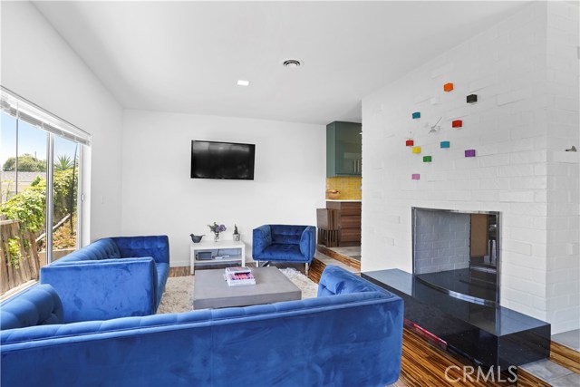 704 Blossom Lane, Redondo Beach, California 90278, 3 Bedrooms Bedrooms, ,2 BathroomsBathrooms,Residential,Sold,Blossom,SB20096376