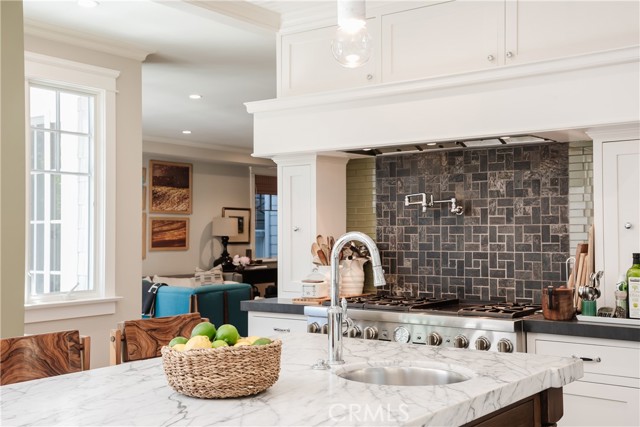 598 33rd Street, Manhattan Beach, California 90266, 5 Bedrooms Bedrooms, ,5 BathroomsBathrooms,Residential,Sold,33rd,SB21107096