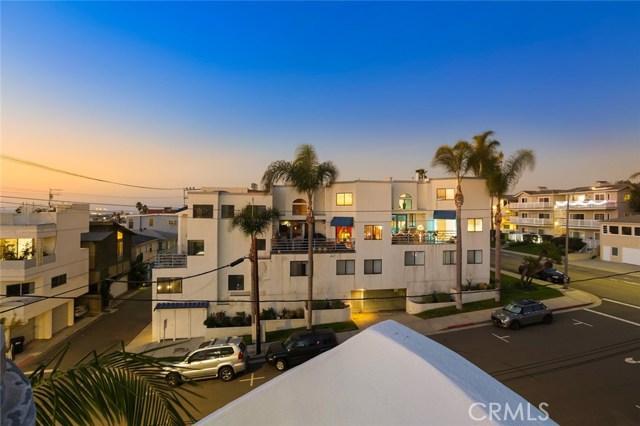 220 4th Street, Hermosa Beach, California 90254, 3 Bedrooms Bedrooms, ,4 BathroomsBathrooms,Residential,Sold,4th,PW18290182