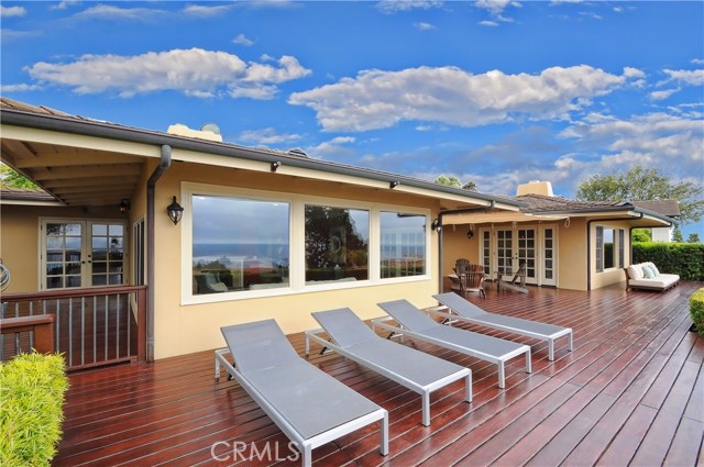 Many options for enjoying the outstanding views, relaxing, or entertaining.