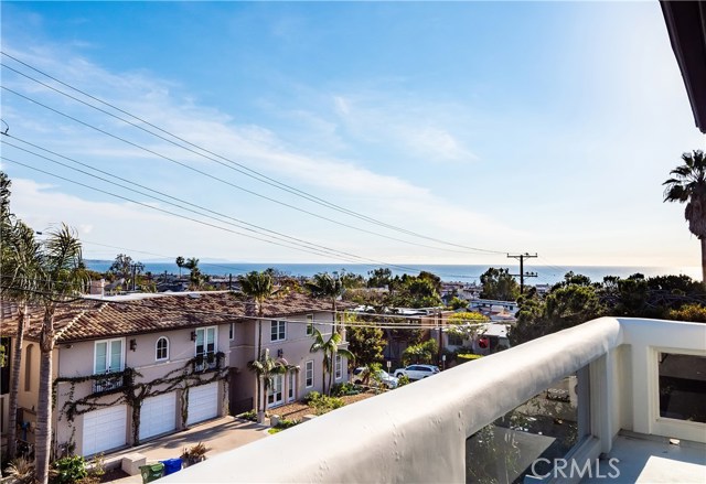 719 11th Street, Manhattan Beach, California 90266, 5 Bedrooms Bedrooms, ,4 BathroomsBathrooms,Residential,Sold,11th,SB19051519