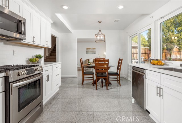 Beautifully Remodeled Gourmet Kitchen