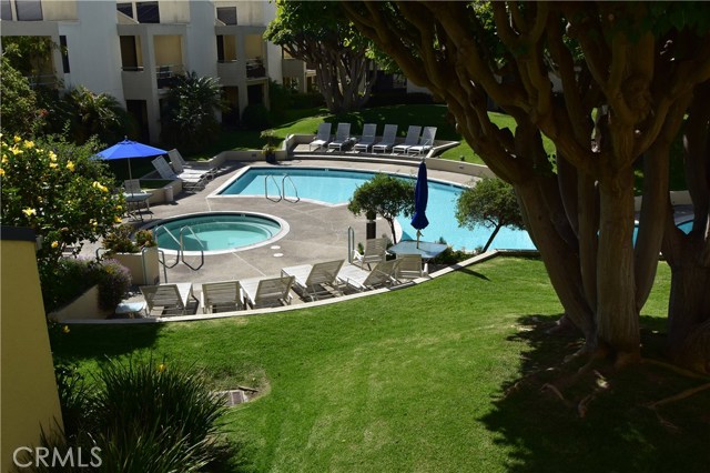 510 The Village, Redondo Beach, California 90277, 2 Bedrooms Bedrooms, ,2 BathroomsBathrooms,Residential,Sold,The Village,SB17088247