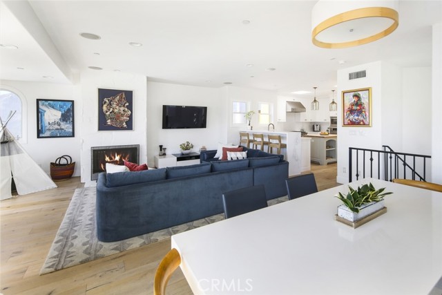 413 15th Street, Manhattan Beach, California 90266, 3 Bedrooms Bedrooms, ,3 BathroomsBathrooms,Residential,Sold,15th,SB21111117