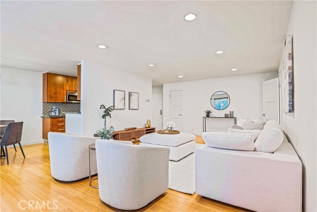1 Bed Home for Sale in Hancock Park, California