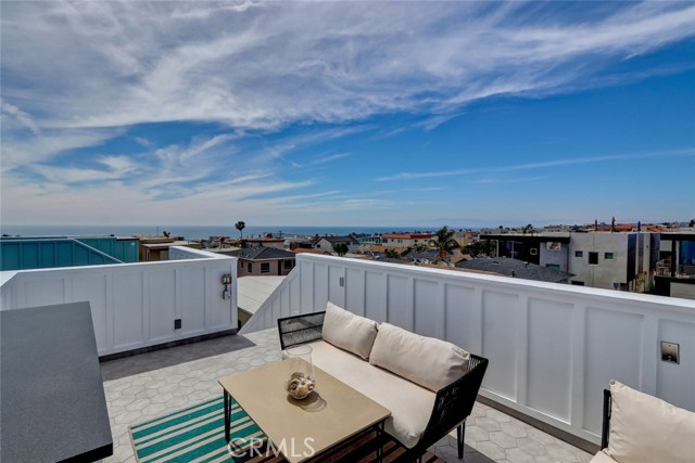 702 Loma Drive, Hermosa Beach, California 90254, 3 Bedrooms Bedrooms, ,3 BathroomsBathrooms,Residential,Sold,Loma,SB18137124