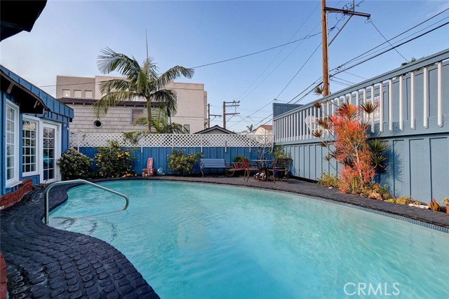 435 29th Street, Manhattan Beach, California 90266, 3 Bedrooms Bedrooms, ,2 BathroomsBathrooms,Residential,Sold,29th,SB19032989