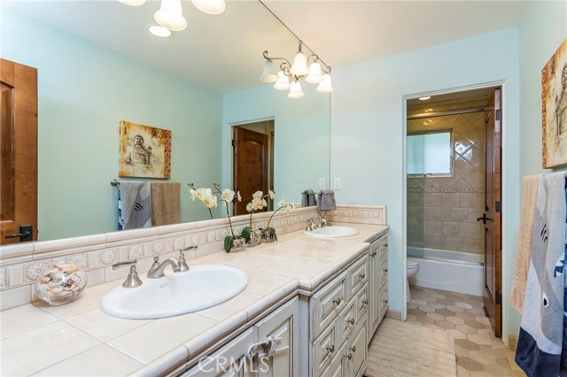 1130 Laurel Ave, Manhattan Beach, California 90266, 3 Bedrooms Bedrooms, ,2 BathroomsBathrooms,Residential,Sold,Laurel Ave,SB18020223