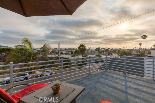 323 Avenue G, Redondo Beach, California 90277, 4 Bedrooms Bedrooms, ,1 BathroomBathrooms,Residential,Sold,Avenue G,PV21158630