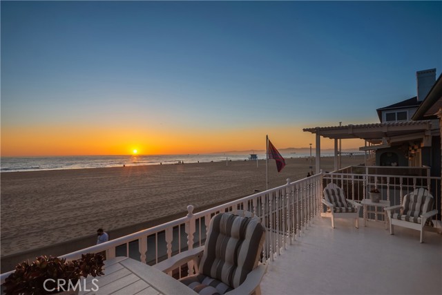 3007 The Strand, Hermosa Beach, California 90254, 4 Bedrooms Bedrooms, ,3 BathroomsBathrooms,Residential,Sold,The Strand,SB21070884