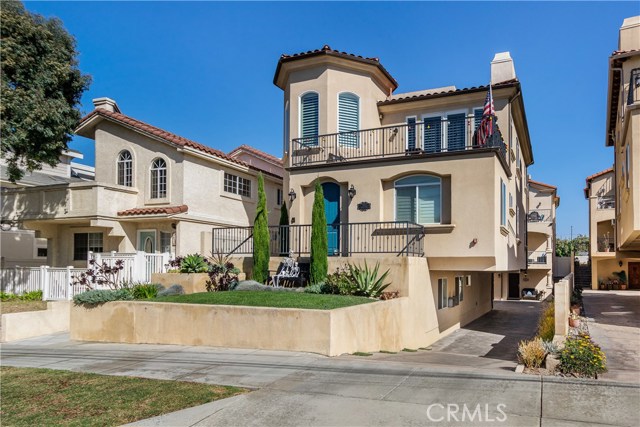 708 Lucia Avenue, Redondo Beach, California 90277, 4 Bedrooms Bedrooms, ,2 BathroomsBathrooms,Residential,Sold,Lucia,SB20227014