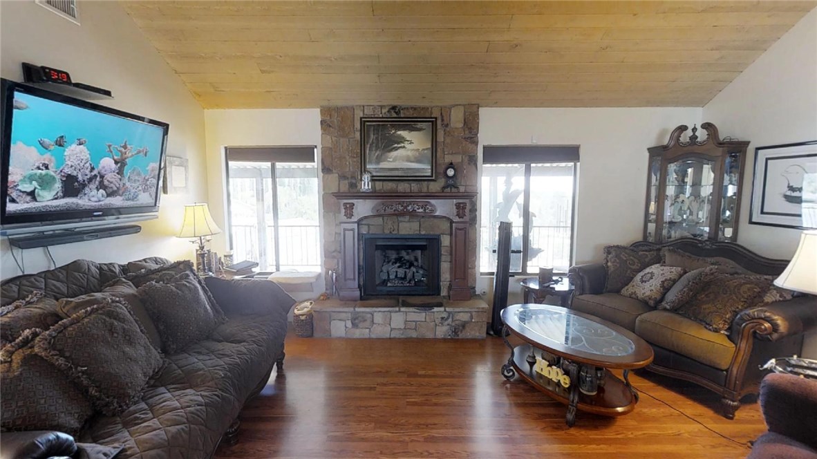 Warm & Inviting Living Room