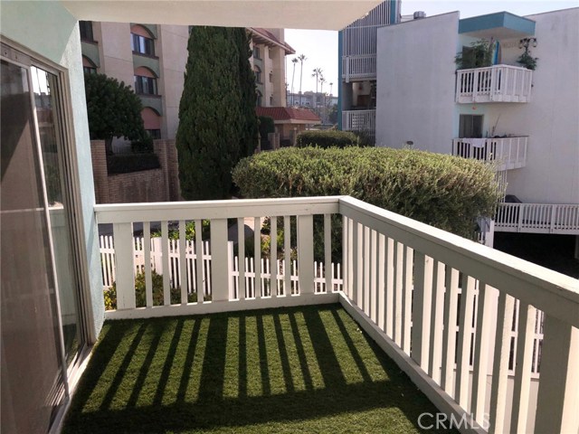 610 The Village, Redondo Beach, California 90277, 1 Bedroom Bedrooms, ,1 BathroomBathrooms,Residential,Sold,The Village,SB19252588