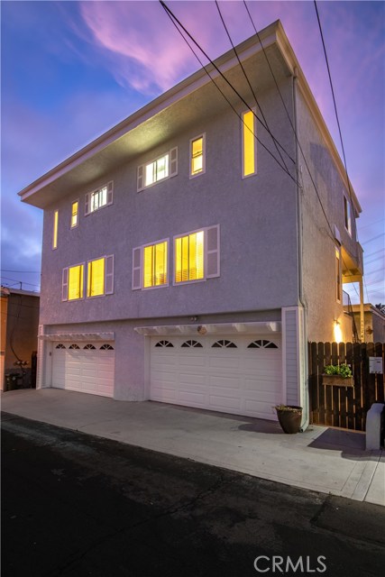 463 36th Place, Manhattan Beach, California 90266, 2 Bedrooms Bedrooms, ,1 BathroomBathrooms,Residential,Sold,36th,SB19098375