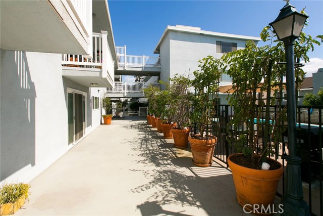 2411 Prospect Avenue, Hermosa Beach, California 90254, 2 Bedrooms Bedrooms, ,2 BathroomsBathrooms,Residential,Sold,Prospect,SB17223565