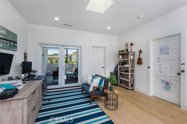 1325 Gertruda Avenue, Redondo Beach, California 90277, 5 Bedrooms Bedrooms, ,4 BathroomsBathrooms,Residential,Sold,Gertruda,SB20095721