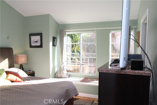 2 Bed Home for Sale in Van Nuys, California