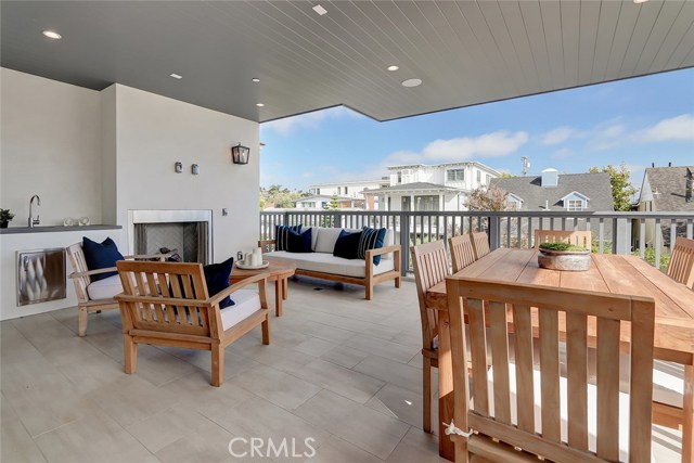 501 8th Street, Manhattan Beach, California 90266, 5 Bedrooms Bedrooms, ,2 BathroomsBathrooms,Residential,Sold,8th,SB20129717