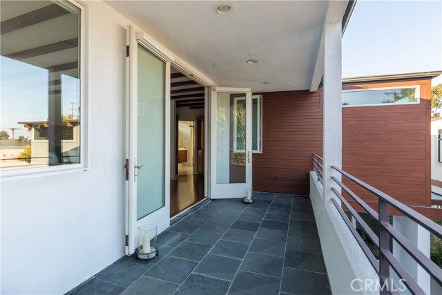 2404 Laurel Avenue, Manhattan Beach, California 90266, 5 Bedrooms Bedrooms, ,4 BathroomsBathrooms,Residential,Sold,Laurel,SB20035806