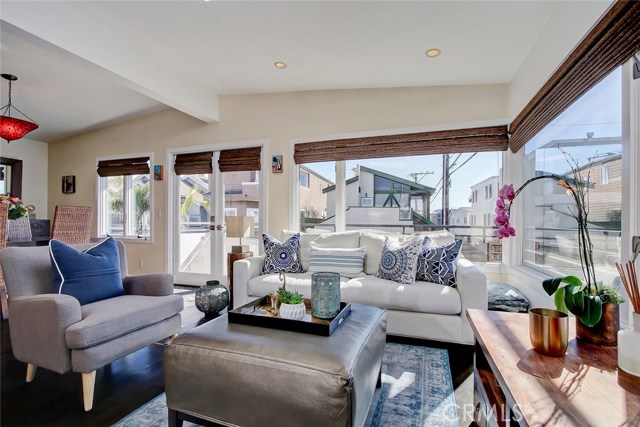 417 27th Street, Manhattan Beach, California 90266, 3 Bedrooms Bedrooms, ,1 BathroomBathrooms,Residential,Sold,27th,SB21023616