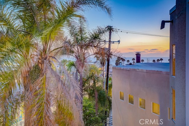 1401 Manhattan Avenue, Hermosa Beach, California 90254, 4 Bedrooms Bedrooms, ,3 BathroomsBathrooms,Residential,Sold,Manhattan,SB19160041