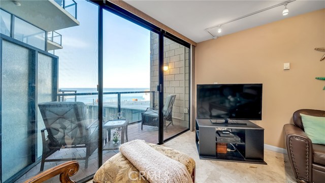 531 Esplanade, Redondo Beach, California 90277, 2 Bedrooms Bedrooms, ,1 BathroomBathrooms,Residential,Sold,Esplanade,SB21010965