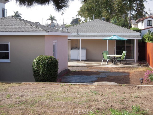 1062 Avenue C, Redondo Beach, California 90277, 2 Bedrooms Bedrooms, ,1 BathroomBathrooms,Residential,Sold,Avenue C,SB20138580