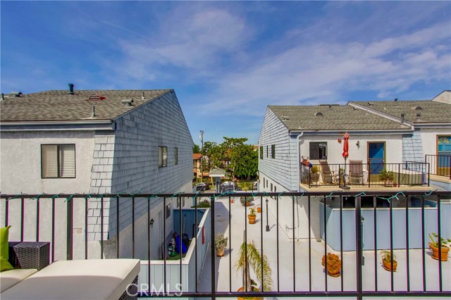 222 Irena Avenue, Redondo Beach, California 90277, 2 Bedrooms Bedrooms, ,2 BathroomsBathrooms,Residential,Sold,Irena,SB18095824