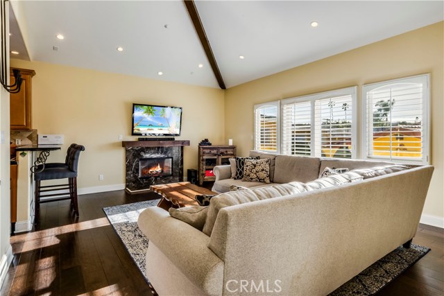 202 Irena Avenue, Redondo Beach, California 90277, 3 Bedrooms Bedrooms, ,3 BathroomsBathrooms,Residential,Sold,Irena,SB19148601