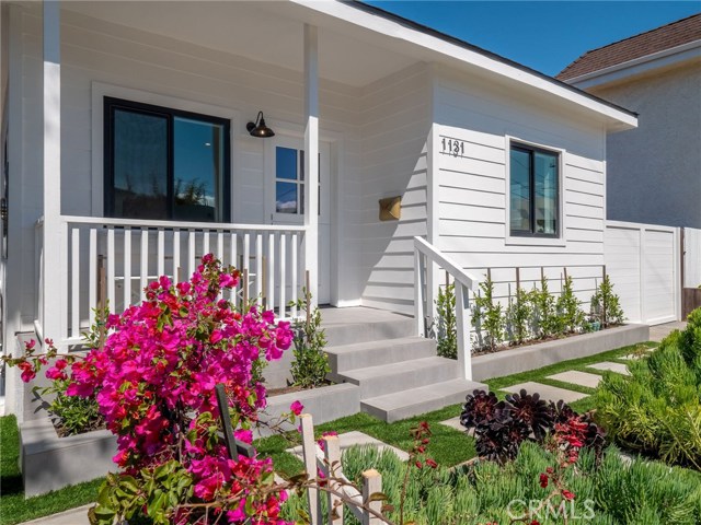 1131 19th Street, Hermosa Beach, California 90254, 2 Bedrooms Bedrooms, ,1 BathroomBathrooms,Residential,Sold,19th,SB20249422