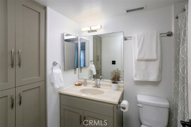 943 1st Street, Hermosa Beach, California 90254, 2 Bedrooms Bedrooms, ,2 BathroomsBathrooms,Residential,Sold,1st,SB17097562