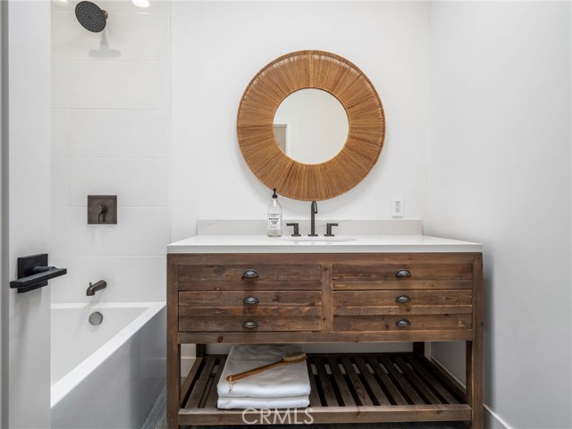 1131 19th Street, Hermosa Beach, California 90254, 2 Bedrooms Bedrooms, ,1 BathroomBathrooms,Residential,Sold,19th,SB20249422